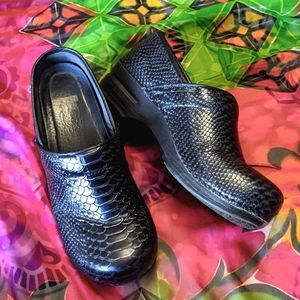 Dansko snakeskin patterned clogs size 40